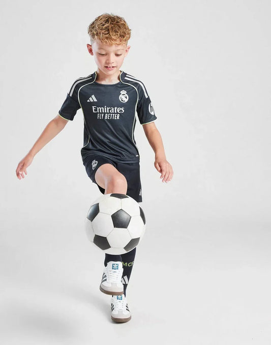 Kids Real Madrid Kit 2025/26