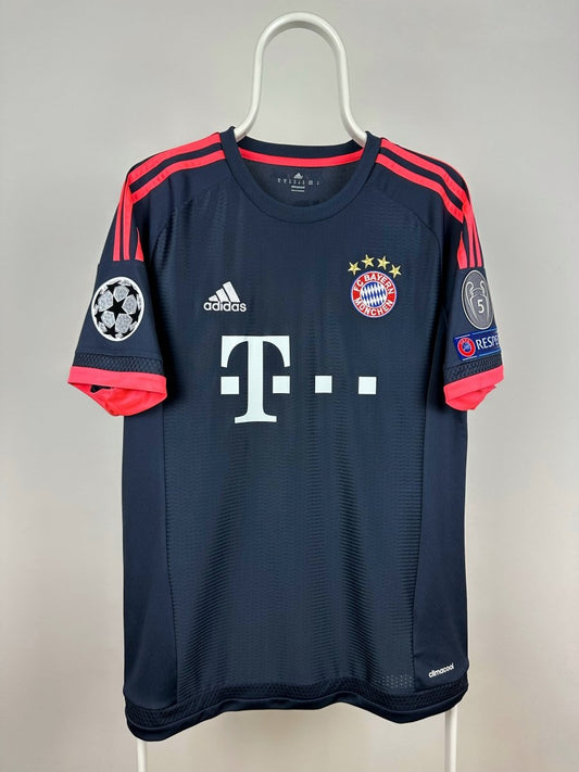 FC Bayern Munich 2015/16 Away Jersey - Robert Lewandowski
