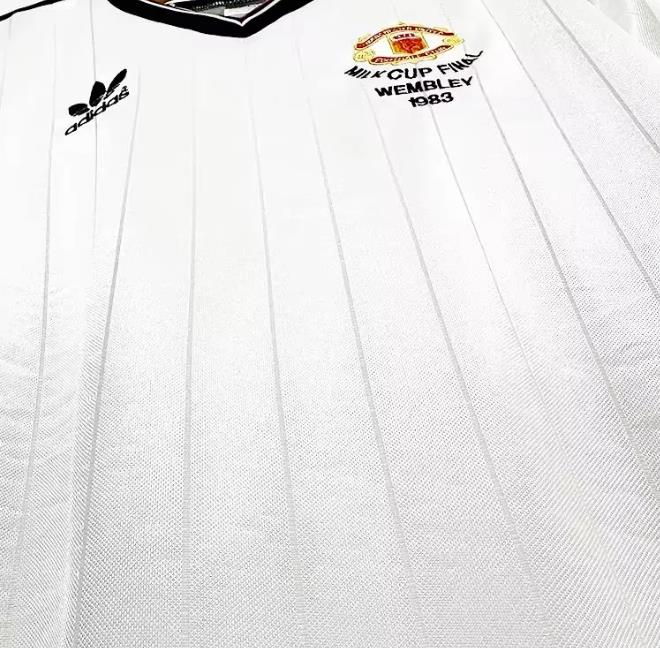 Manchester United 1983 Away Jersey – Long Sleeve – Retro Version