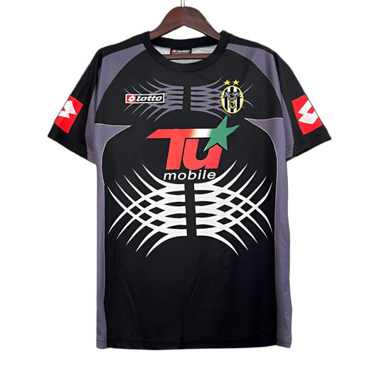 Juventus 2001/02 Goalkeeper Jersey – Retro Version – Black