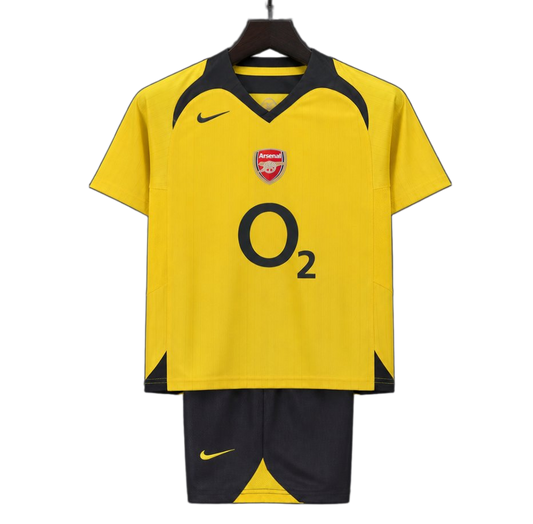 Arsenal 2005/06 Away Kids Kit – Retro Version