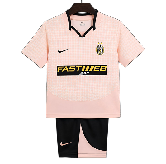 Juventus 2003/04 Away Kids Kit – Retro Version