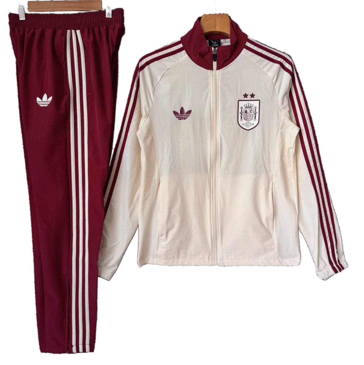 Spain 2026/27 Training Tracksuit – Retro Version – Burgundy