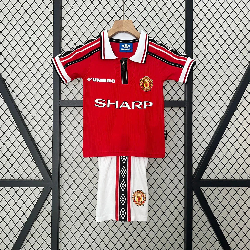 Manchester United 1999/00 Home Kids Kit Jersey - Retrﾃｴ