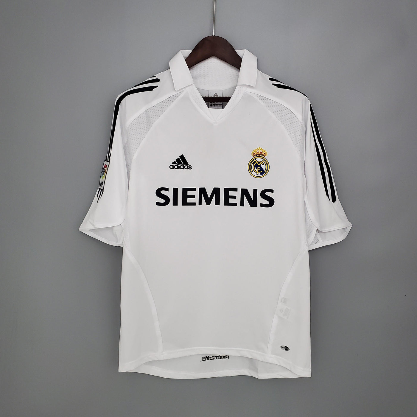 Real Madrid 2005/06 Home Retro Jersey