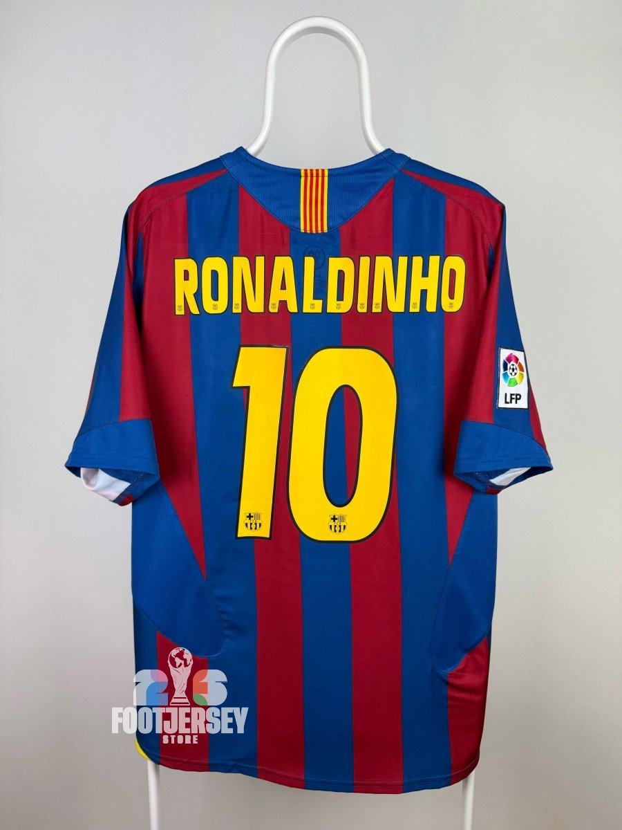 FC Barcelona 2005/06 Home Jersey - Ronaldinho