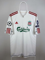 Steven Gerrard - Liverpool 2009/10 Away Jersey 󠁧󠁢󠁥󠁮󠁧󠁿
